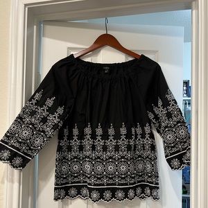 Talbots embroidered off-shoulder black & white tunic size small